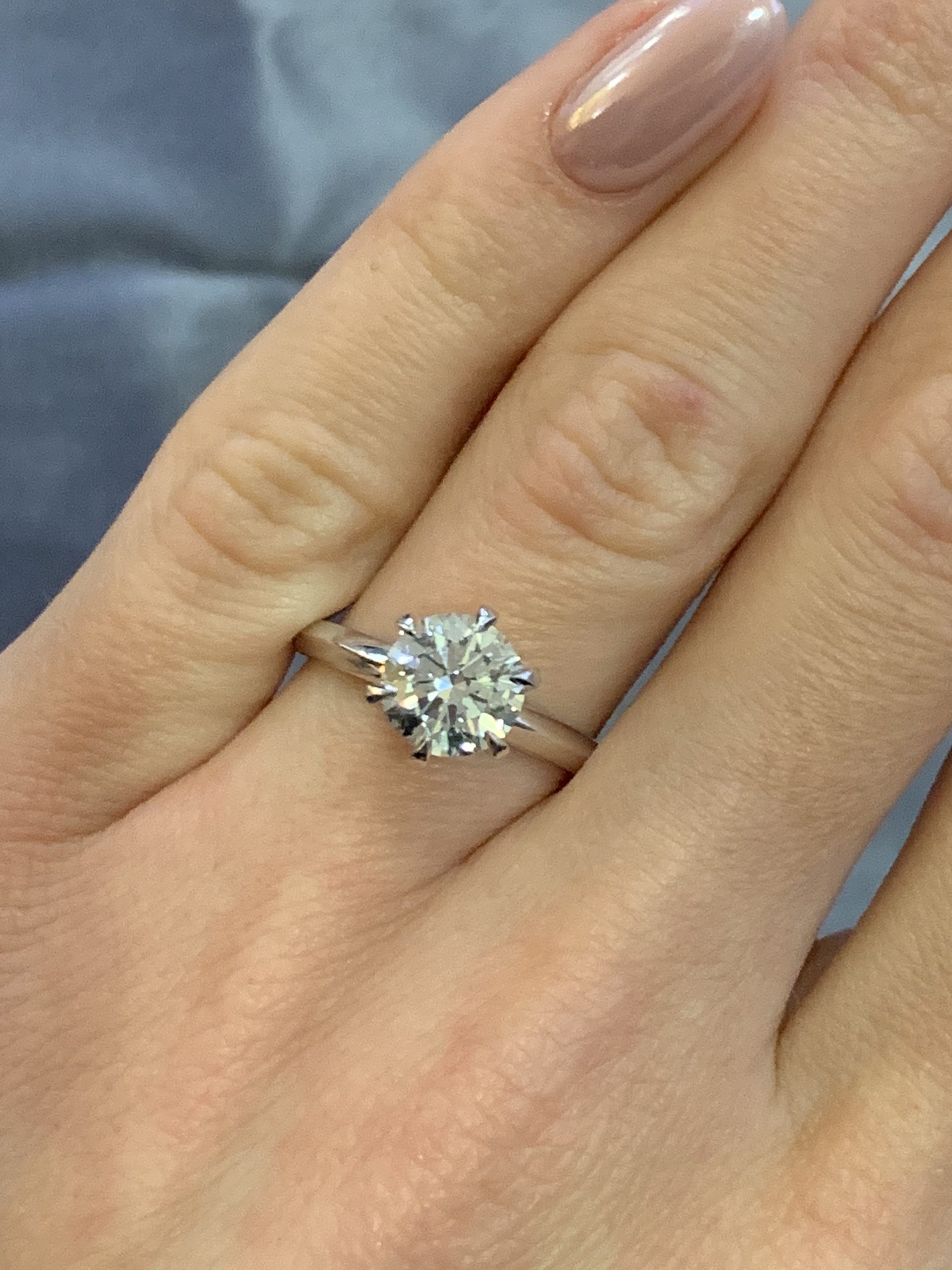 Классическое кольцо с бриллиантом в 2,01 карат – Diva Home of Diamonds